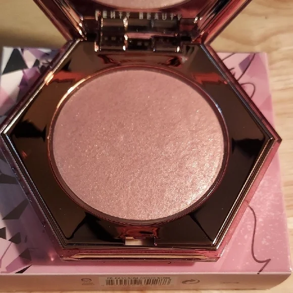 Fenty Beauty Diamond Bomb All-Over Diamond Veil - Pink - Picture 6 of 11